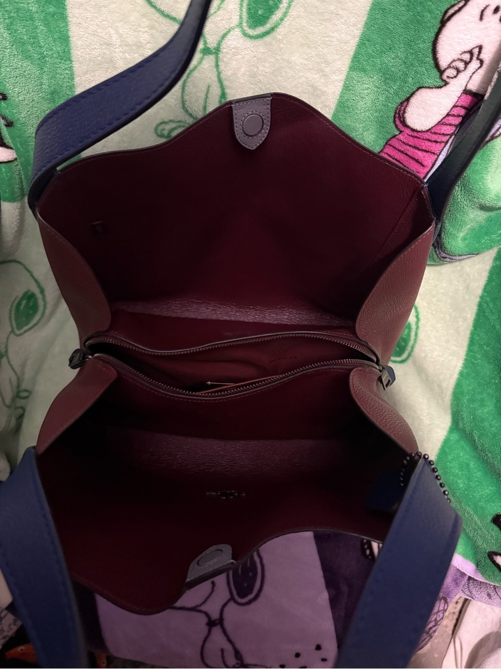 2020 Coach Hadley Hobo in gray, blue, and merlot colorblock pebbled leather - Picture 4 of 5